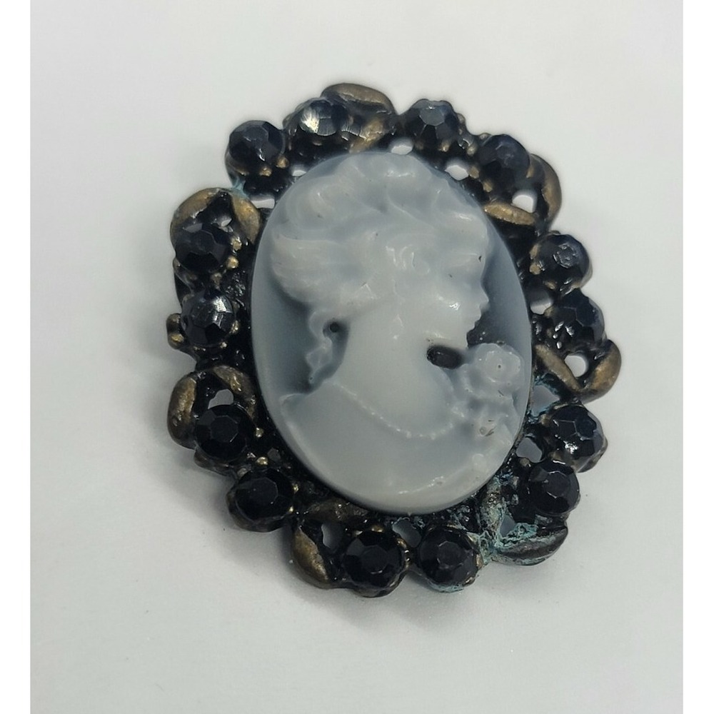 Vintage Blue And White Cameo Brooch Pin With Dark Blue Stones has Damage - Picture 3 of 10
